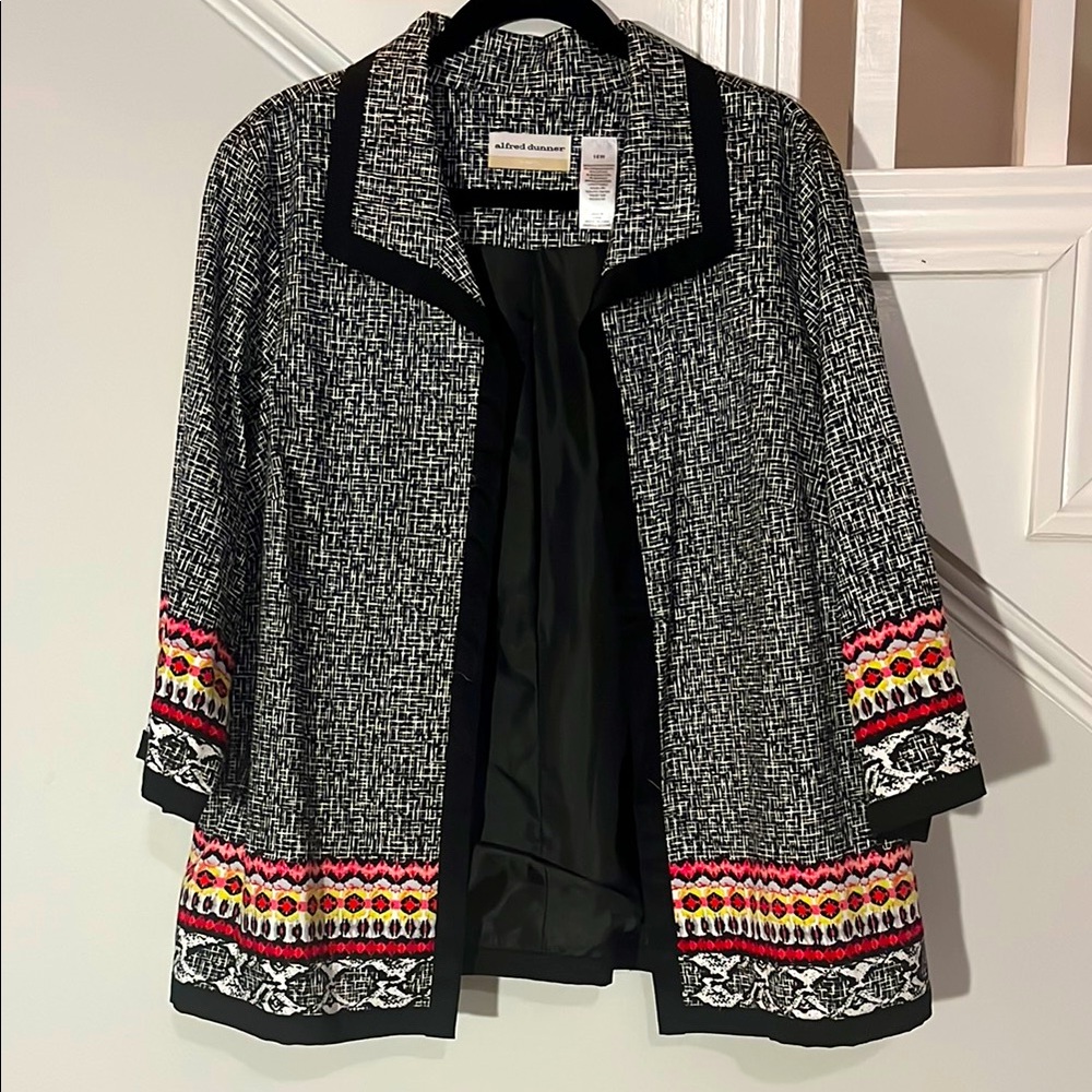 Alfred Dunner Vintage  Black and White‎ Textured Jacket with decorative colors
